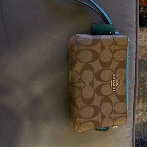 100% Authentic

Stone Blue leather Coach